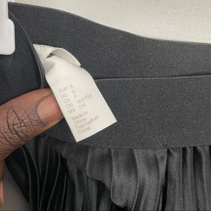 H&M Black Pleated MIDI Length Skirt